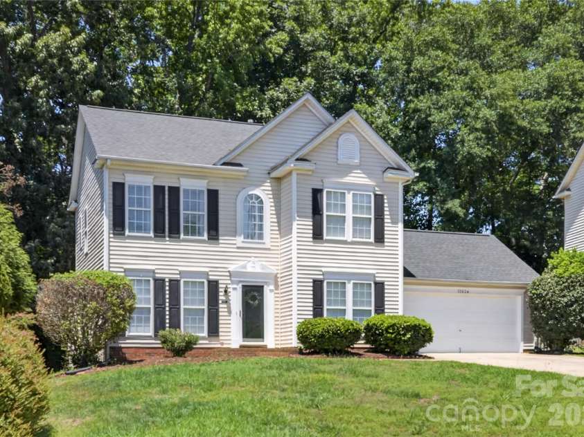 12624 Cardinal Woods Drive, Pineville, NC 28134.  MLS# CAR4383732, YatesRealty ID 31861. 