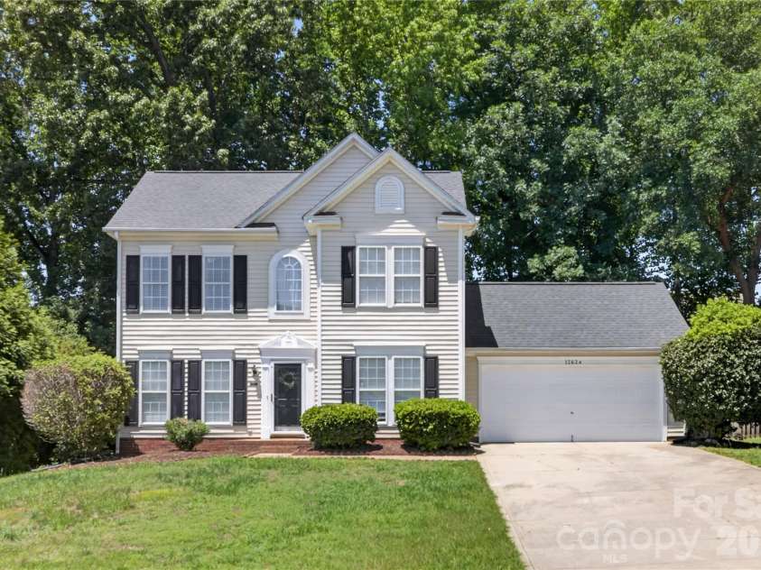 12624 Cardinal Woods Drive, Pineville, NC 28134.  MLS# CAR4383732, YatesRealty ID 31861. 
