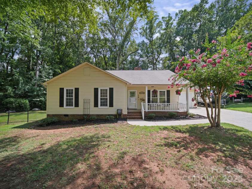 713 Hickory Hill Court, Gastonia, NC 28054.  MLS# CAR4286444, YatesRealty ID 31861. 
