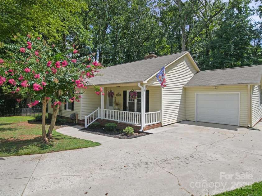 713 Hickory Hill Court, Gastonia, NC 28054.  MLS# CAR4286444, YatesRealty ID 31861. 