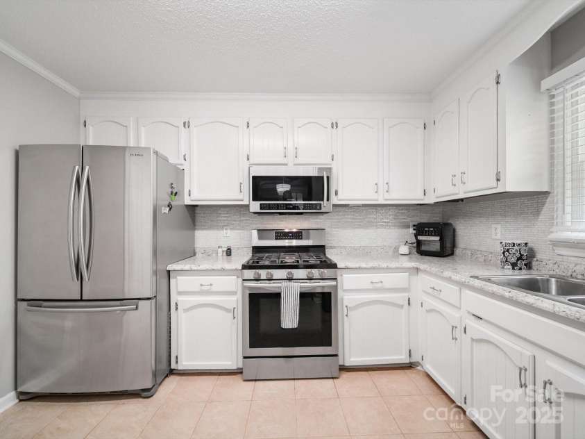 713 Hickory Hill Court, Gastonia, NC 28054.  MLS# CAR4286444, YatesRealty ID 31861. 