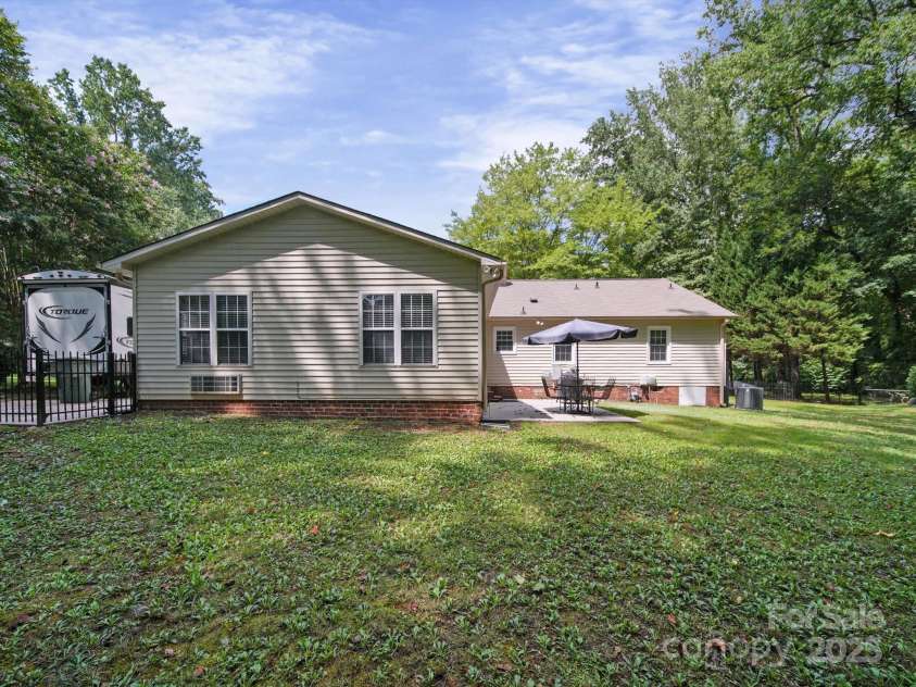 713 Hickory Hill Court, Gastonia, NC 28054.  MLS# CAR4286444, YatesRealty ID 31861. 