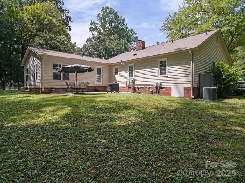 713 Hickory Hill Court, Gastonia, NC 28054.  MLS# CAR4286444, YatesRealty ID 31861. 