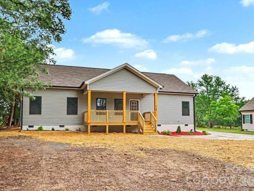 510 Thomas Street, Marshville, NC 28103.  MLS# CAR4373335, YatesRealty ID 31862. 510 Thomas