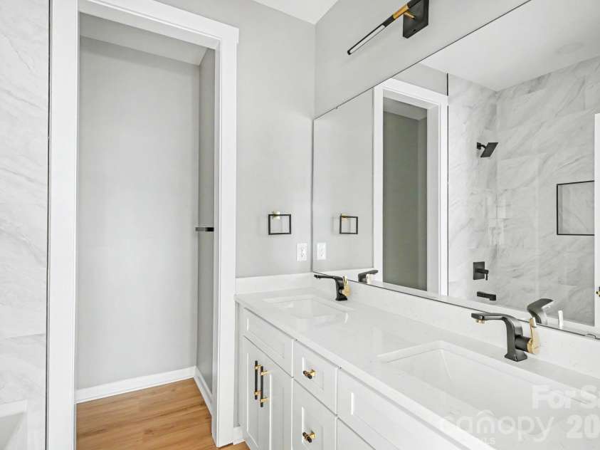 510 Thomas Street, Marshville, NC 28103.  MLS# CAR4373335, YatesRealty ID 31862. Bathroom #2