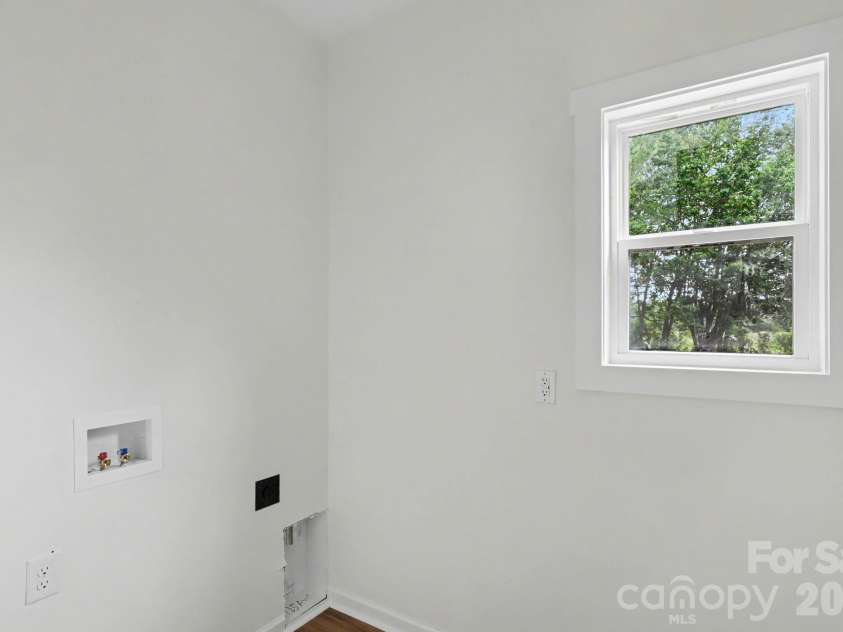 510 Thomas Street, Marshville, NC 28103.  MLS# CAR4373335, YatesRealty ID 31862. Laundry