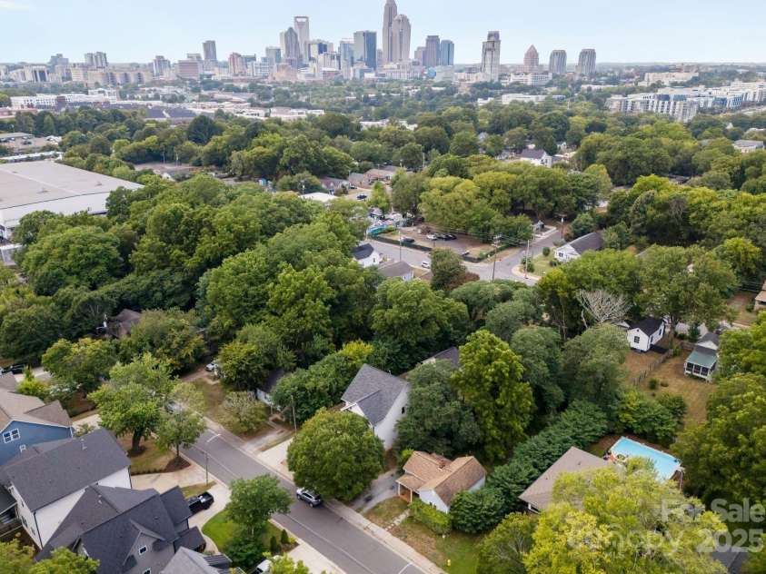 1215 Louise Avenue, Charlotte, NC 28205.  MLS# CAR4282874, YatesRealty ID 31863. 