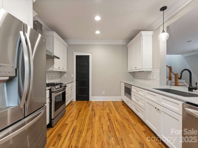 1215 Louise Avenue, Charlotte, NC 28205.  MLS# CAR4282874, YatesRealty ID 31863. 