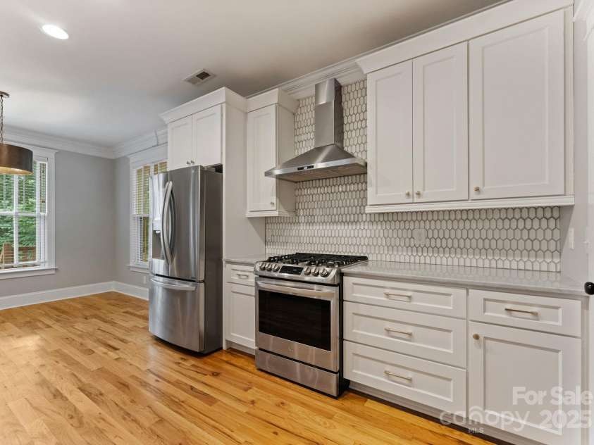 1215 Louise Avenue, Charlotte, NC 28205.  MLS# CAR4282874, YatesRealty ID 31863. 