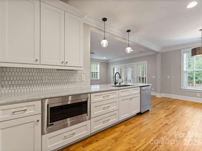 1215 Louise Avenue, Charlotte, NC 28205.  MLS# CAR4282874, YatesRealty ID 31863. 