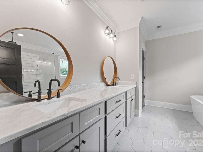 1215 Louise Avenue, Charlotte, NC 28205.  MLS# CAR4282874, YatesRealty ID 31863. 