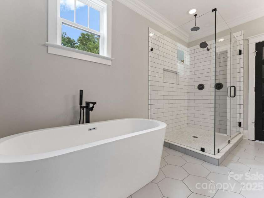 1215 Louise Avenue, Charlotte, NC 28205.  MLS# CAR4282874, YatesRealty ID 31863. 