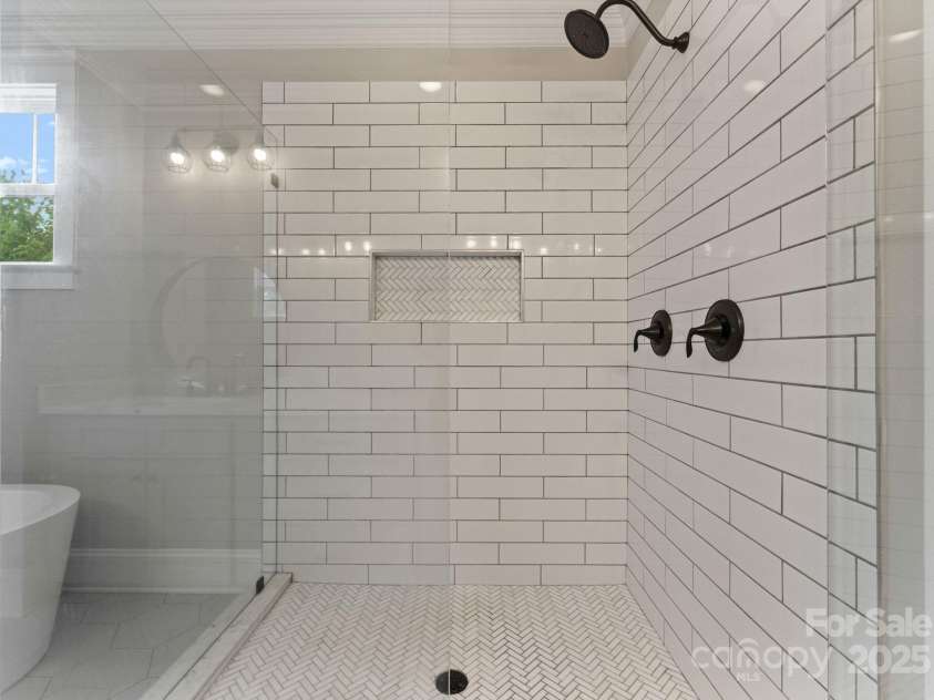 1215 Louise Avenue, Charlotte, NC 28205.  MLS# CAR4282874, YatesRealty ID 31863. 