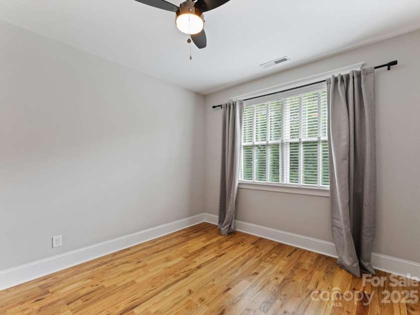 1215 Louise Avenue, Charlotte, NC 28205.  MLS# CAR4282874, YatesRealty ID 31863. 