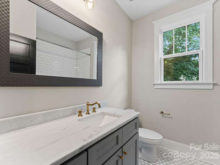 1215 Louise Avenue, Charlotte, NC 28205.  MLS# CAR4282874, YatesRealty ID 31863. 