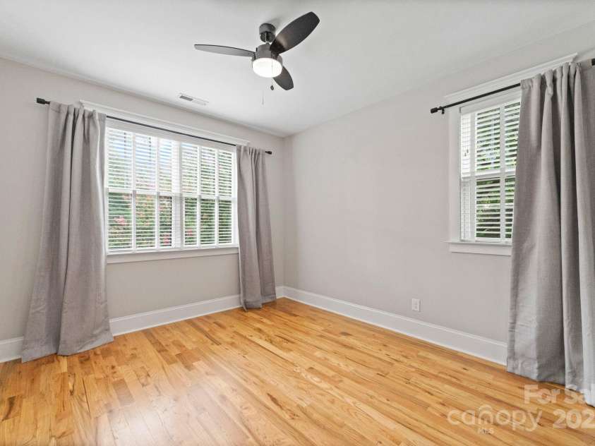 1215 Louise Avenue, Charlotte, NC 28205.  MLS# CAR4282874, YatesRealty ID 31863. 