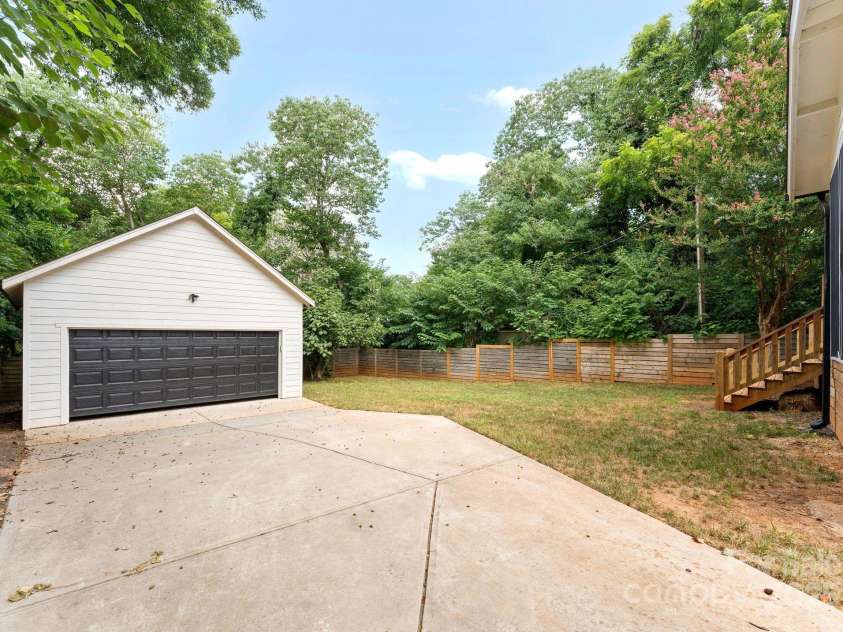 1215 Louise Avenue, Charlotte, NC 28205.  MLS# CAR4282874, YatesRealty ID 31863. 