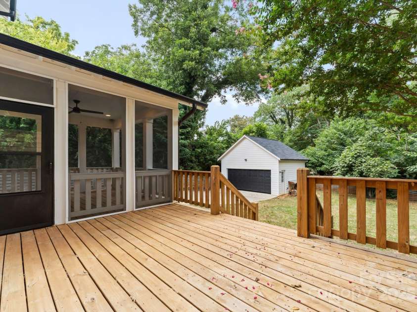1215 Louise Avenue, Charlotte, NC 28205.  MLS# CAR4282874, YatesRealty ID 31863. 