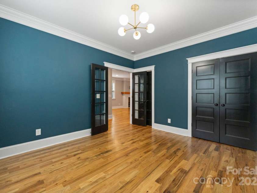 1215 Louise Avenue, Charlotte, NC 28205.  MLS# CAR4282874, YatesRealty ID 31863. 