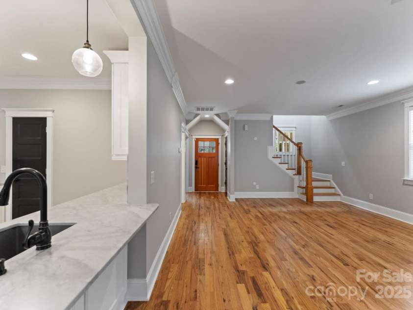 1215 Louise Avenue, Charlotte, NC 28205.  MLS# CAR4282874, YatesRealty ID 31863. 