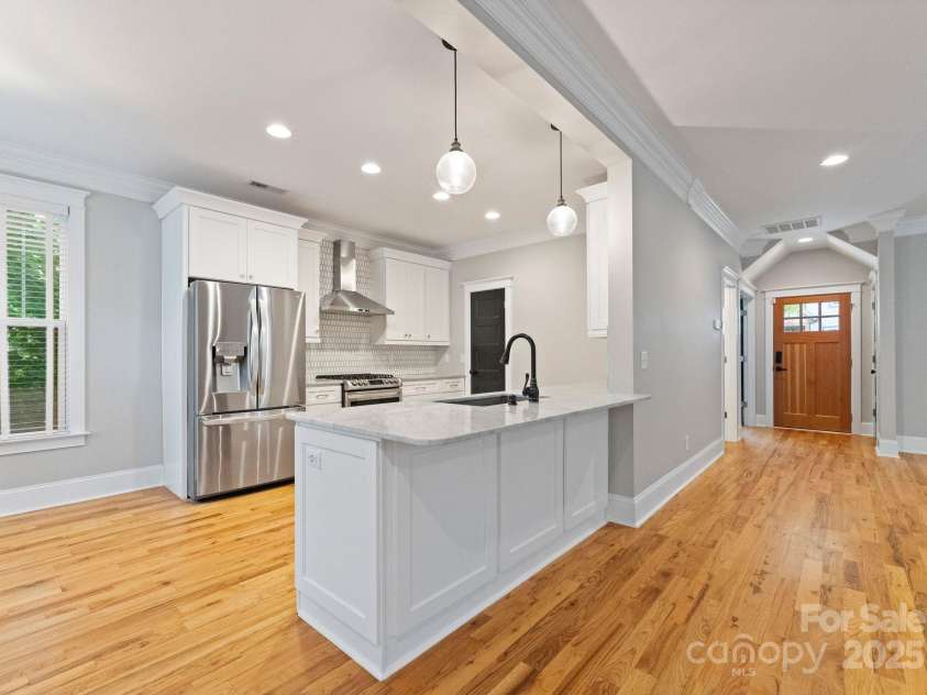 1215 Louise Avenue, Charlotte, NC 28205.  MLS# CAR4282874, YatesRealty ID 31863. 