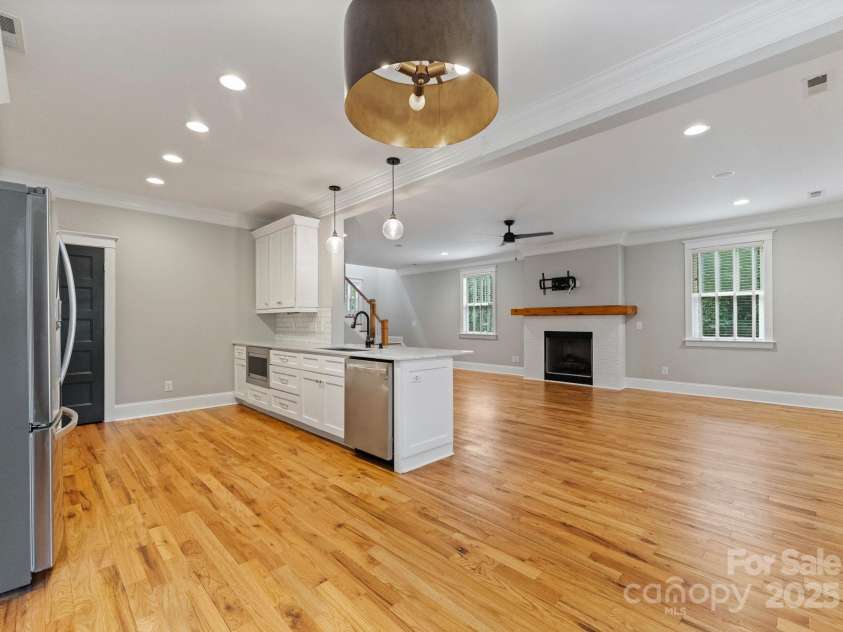 1215 Louise Avenue, Charlotte, NC 28205.  MLS# CAR4282874, YatesRealty ID 31863. 