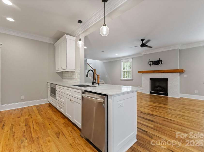 1215 Louise Avenue, Charlotte, NC 28205.  MLS# CAR4282874, YatesRealty ID 31863. 