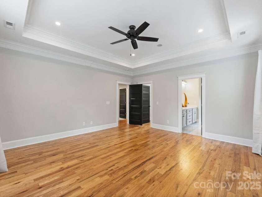 1215 Louise Avenue, Charlotte, NC 28205.  MLS# CAR4282874, YatesRealty ID 31863. 