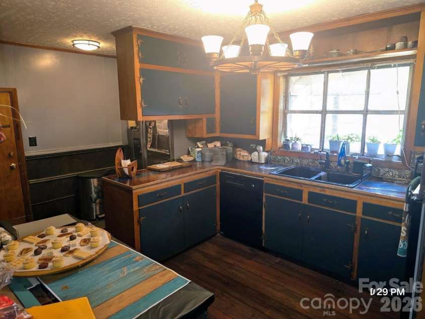191 End Street, Chester, SC 29706.  MLS# CAR4388647, YatesRealty ID 31864. Kitchen