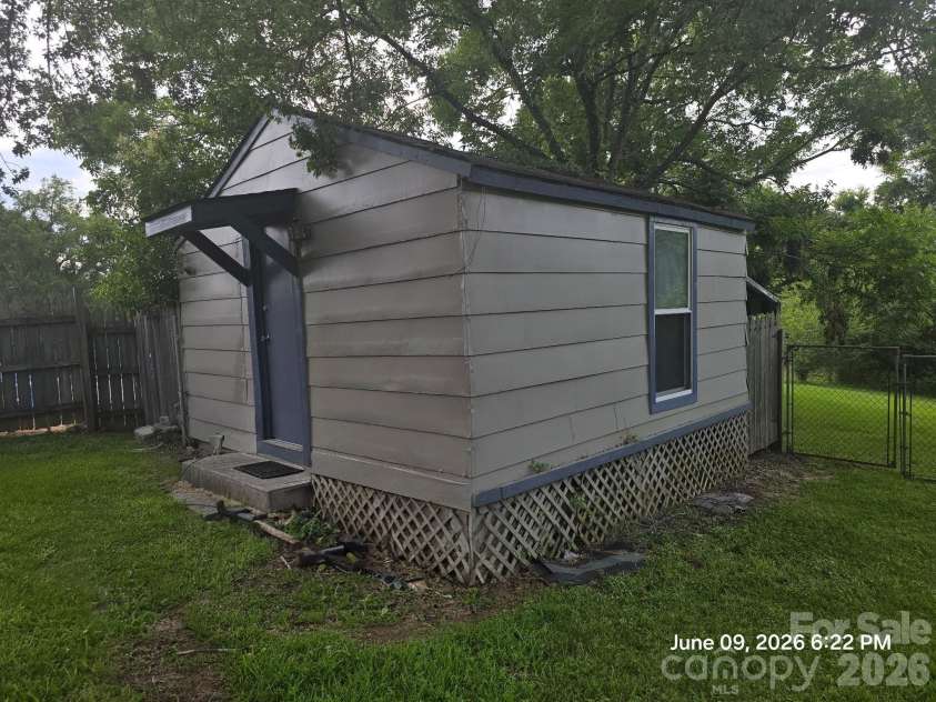 191 End Street, Chester, SC 29706.  MLS# CAR4388647, YatesRealty ID 31864. Wired storage building