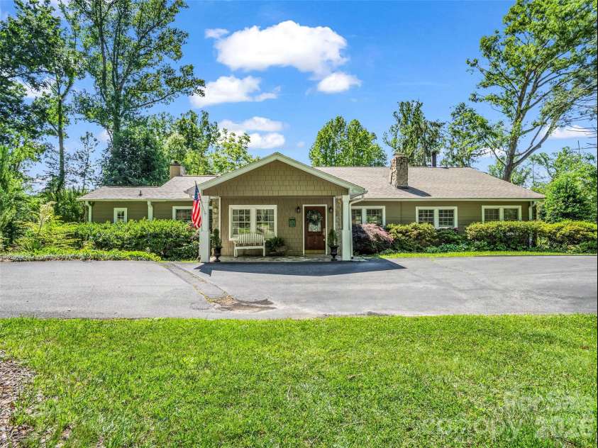52 Forest Road, Asheville, NC 28803.  MLS# CAR4390190, YatesRealty ID 31865. 