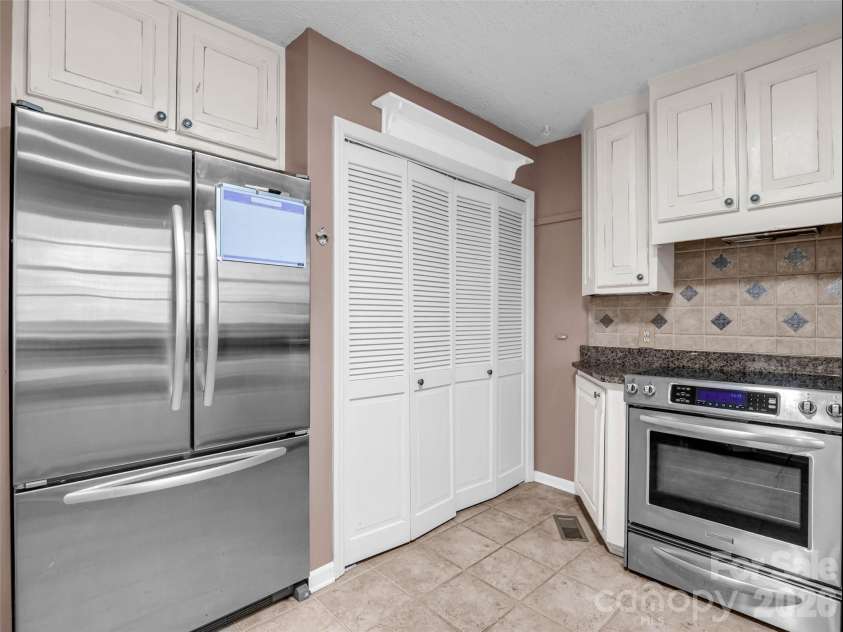 52 Forest Road, Asheville, NC 28803.  MLS# CAR4390190, YatesRealty ID 31865. 