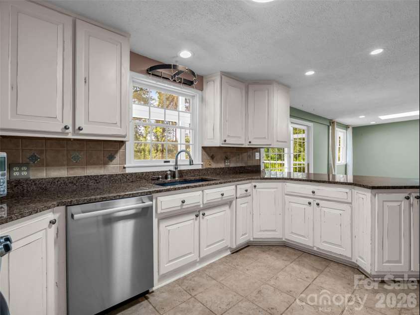 52 Forest Road, Asheville, NC 28803.  MLS# CAR4390190, YatesRealty ID 31865. 