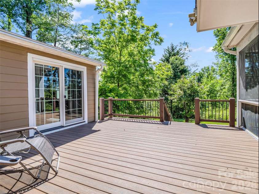 52 Forest Road, Asheville, NC 28803.  MLS# CAR4390190, YatesRealty ID 31865. 