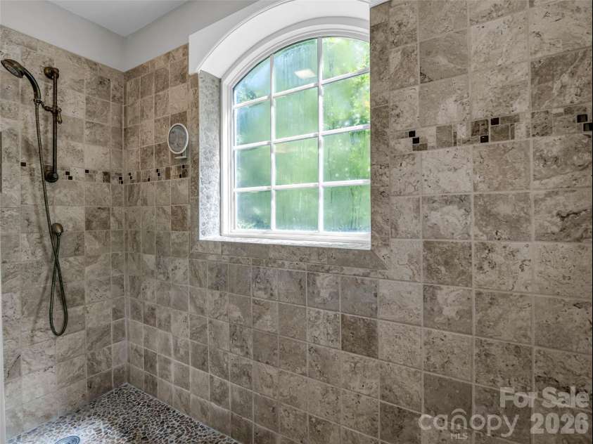 52 Forest Road, Asheville, NC 28803.  MLS# CAR4390190, YatesRealty ID 31865. 