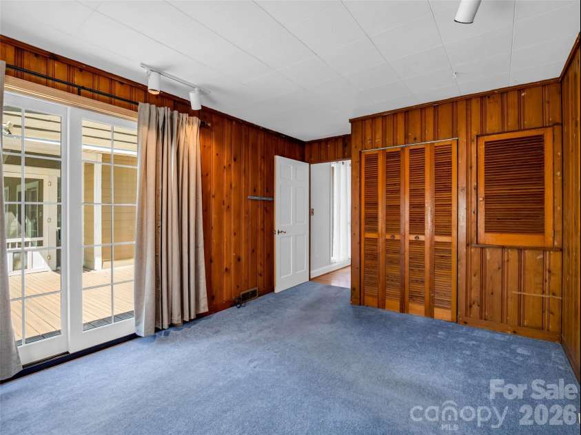 52 Forest Road, Asheville, NC 28803.  MLS# CAR4390190, YatesRealty ID 31865. 