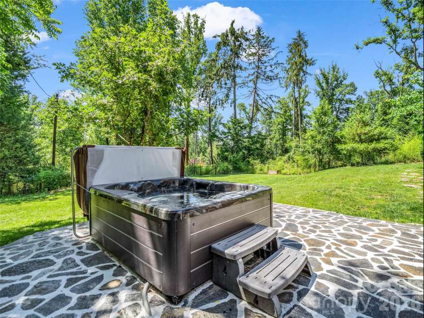 52 Forest Road, Asheville, NC 28803.  MLS# CAR4390190, YatesRealty ID 31865. 