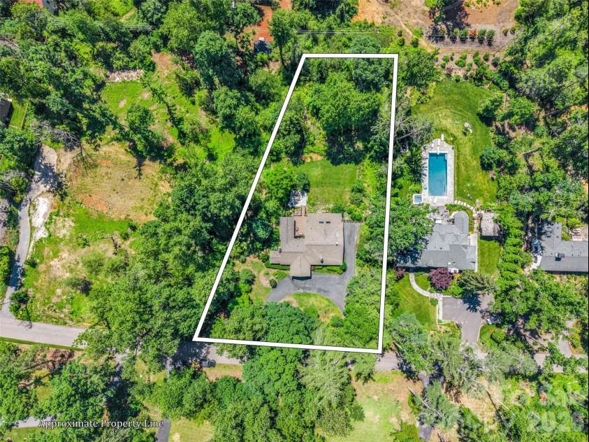 52 Forest Road, Asheville, NC 28803.  MLS# CAR4390190, YatesRealty ID 31865. 