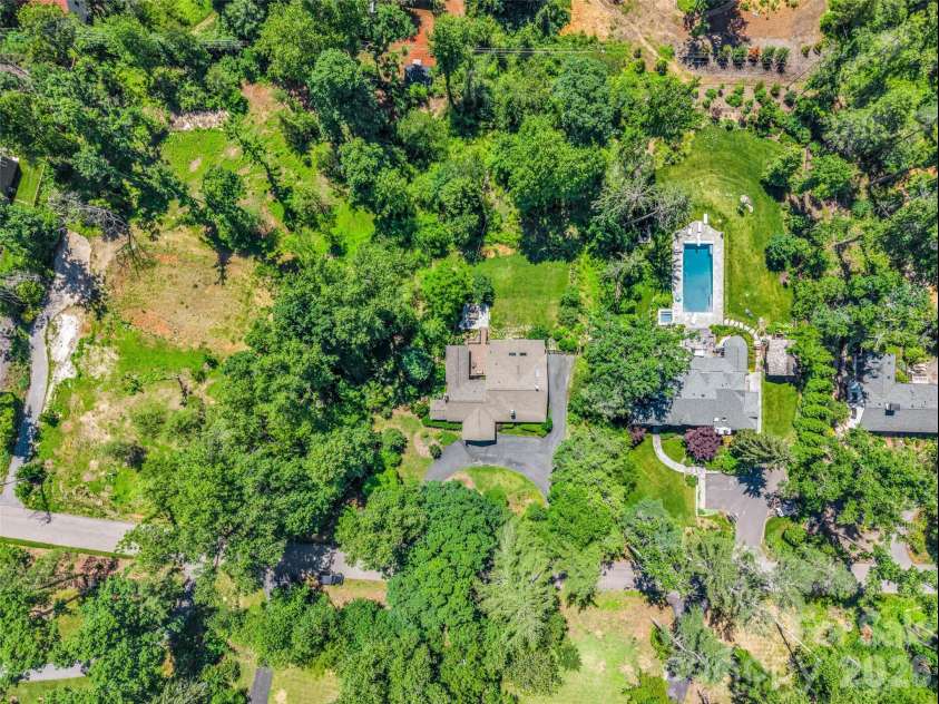 52 Forest Road, Asheville, NC 28803.  MLS# CAR4390190, YatesRealty ID 31865. 