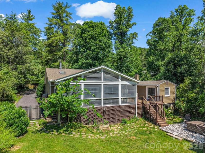 52 Forest Road, Asheville, NC 28803.  MLS# CAR4390190, YatesRealty ID 31865. 