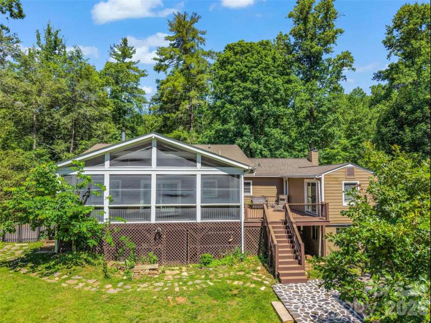 52 Forest Road, Asheville, NC 28803.  MLS# CAR4390190, YatesRealty ID 31865. 