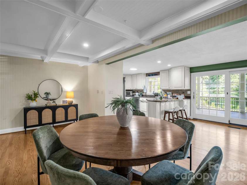 52 Forest Road, Asheville, NC 28803.  MLS# CAR4390190, YatesRealty ID 31865. 