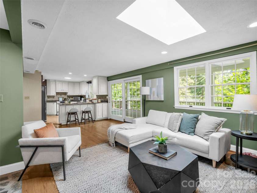 52 Forest Road, Asheville, NC 28803.  MLS# CAR4390190, YatesRealty ID 31865. 