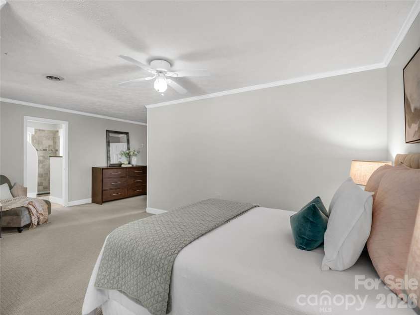 52 Forest Road, Asheville, NC 28803.  MLS# CAR4390190, YatesRealty ID 31865. 
