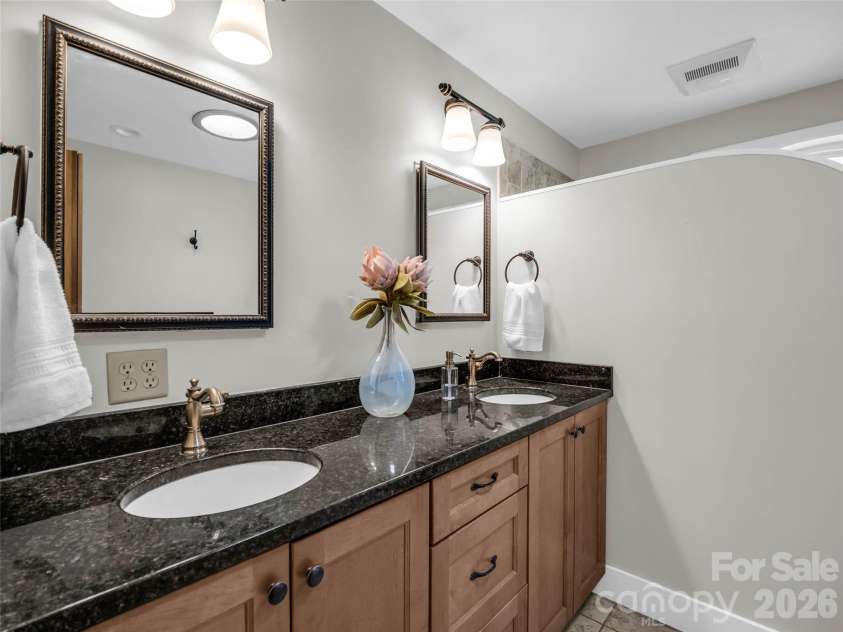 52 Forest Road, Asheville, NC 28803.  MLS# CAR4390190, YatesRealty ID 31865. 