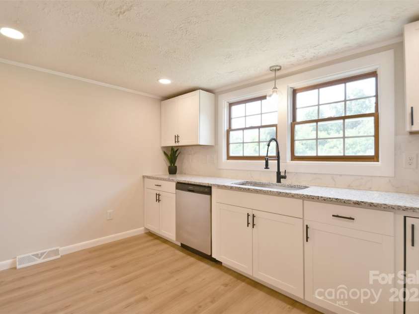 80 Sumner Avenue, Concord, NC 28027.  MLS# CAR4275952, YatesRealty ID 31865. Brand New Dishwasher