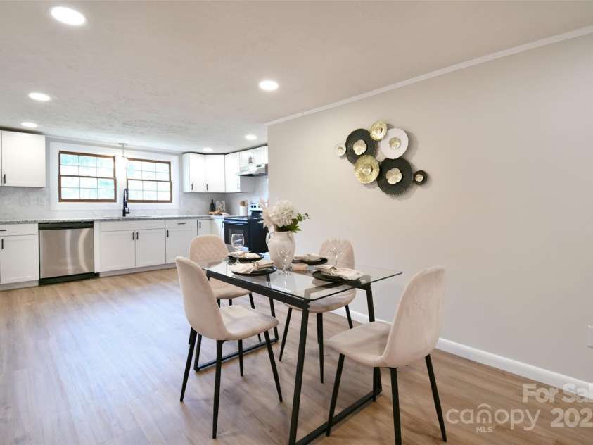 80 Sumner Avenue, Concord, NC 28027.  MLS# CAR4275952, YatesRealty ID 31865. Dining area