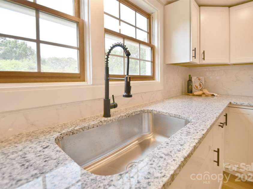 80 Sumner Avenue, Concord, NC 28027.  MLS# CAR4275952, YatesRealty ID 31865. New granite countertops!