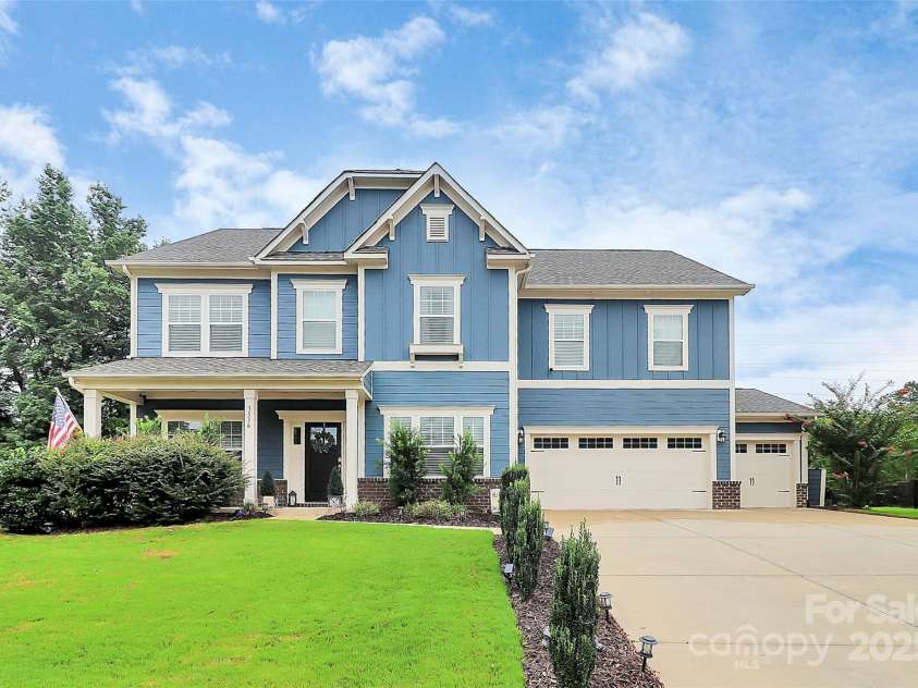 3536 Arnica Court, Tega Cay, SC 29708.  MLS# CAR4290061, YatesRealty ID 31866. 3536 Arnica Ct 5 BR 3.5 BA in Lake Ridge