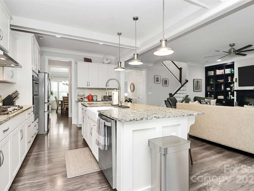 3536 Arnica Court, Tega Cay, SC 29708.  MLS# CAR4290061, YatesRealty ID 31866. Kitchen with Farm Sink & Chef's Gas Grill